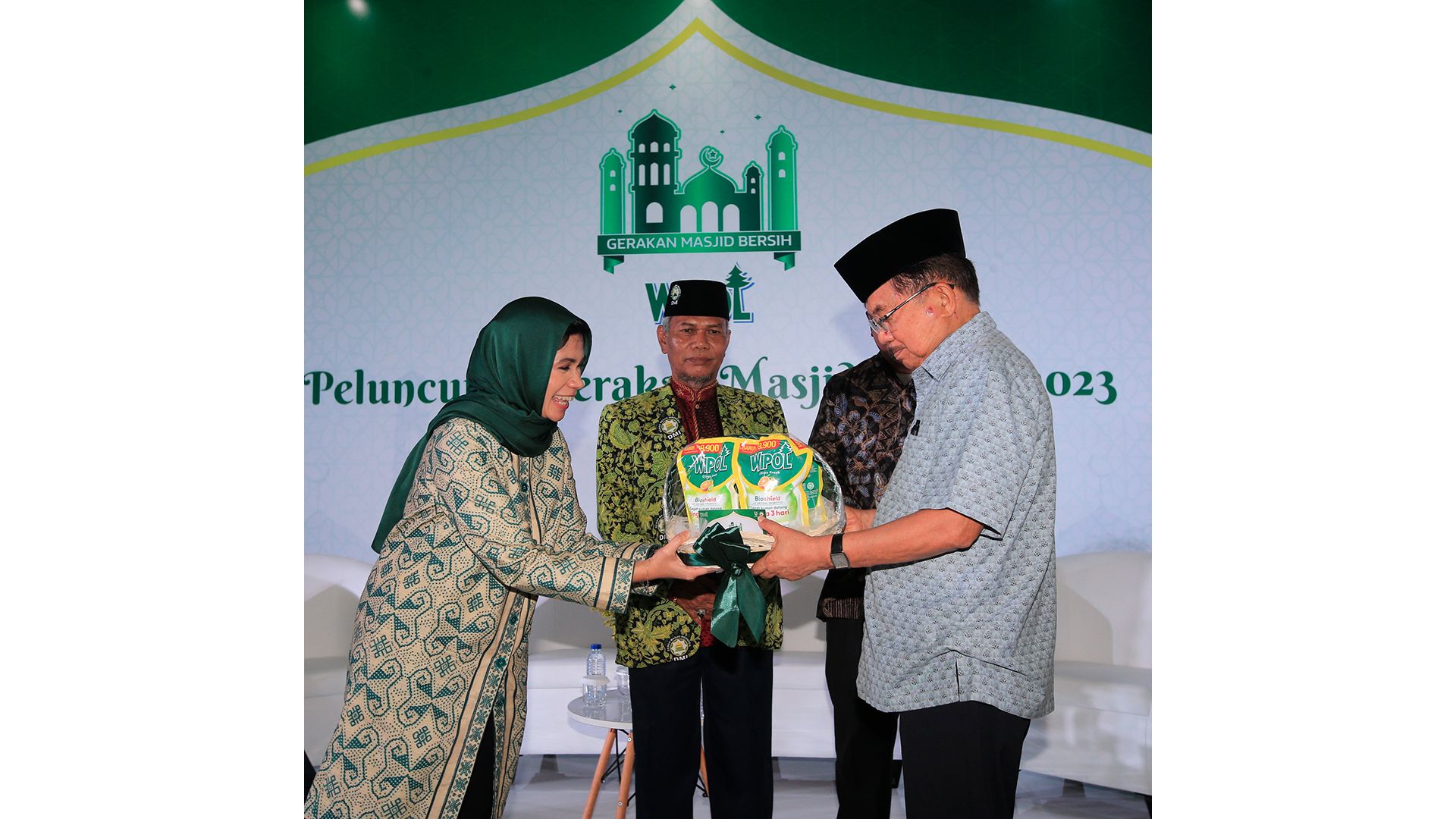 Wipol dan DMI Hadirkan GMB 2023 Perlindungan Higienis 20.000 Masjid