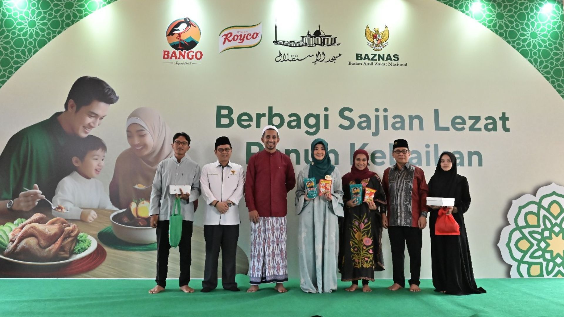 program “Berbagi Sajian Lezat Penuh Kebaikan” berupa pendistribusian 50.000 paket puasa gratis