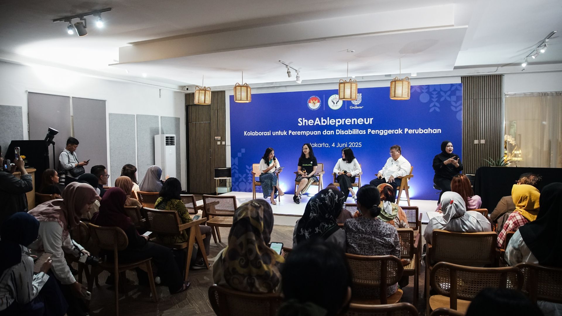 “SheAblepreneur”: program mentoring dan pelatihan kewirausahaan intensif untuk 75 UMKM perempuan dan individu disabilitas