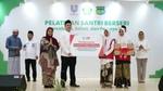 Lifebuoy menunjuk 2 santri sebagai peer educator untuk memperkuat keberlanjutan program Pesantren Sehat