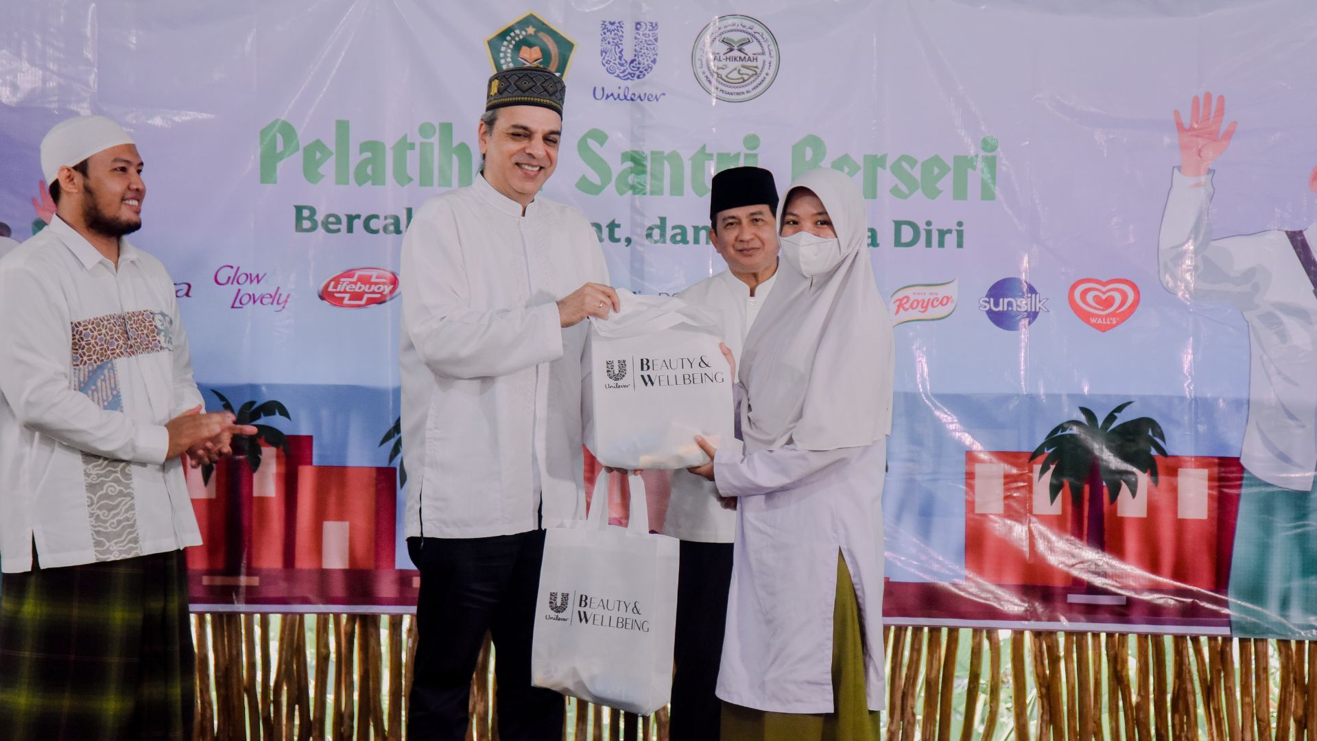 AksiCantik program Pelatihan Santri Berseri (Bercahaya, Sehat dan Percaya Diri)