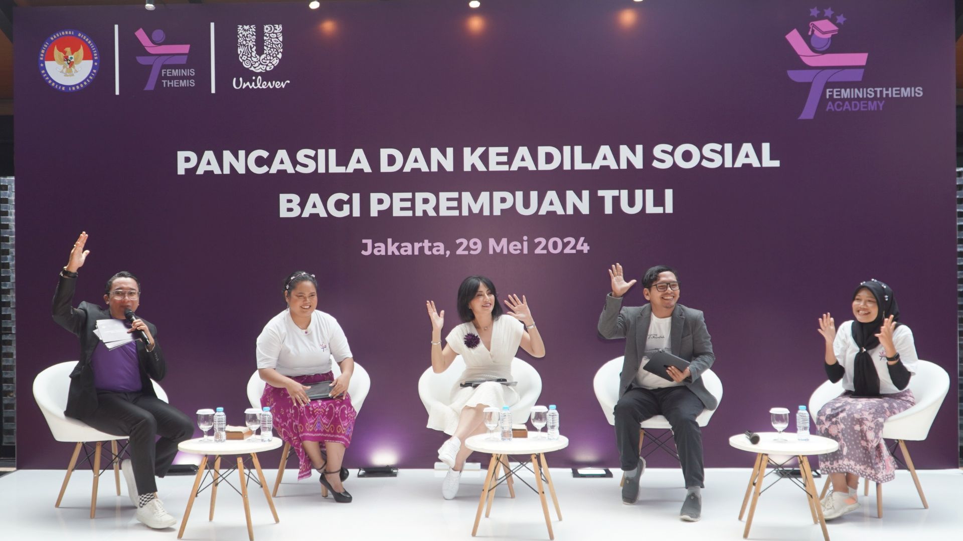 Para pembicara dalam dalam diskusi “Pancasila dan Keadilan Sosial Bagi Perempuan Tuli”